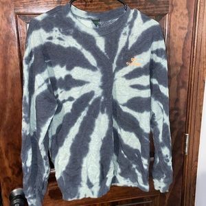 Women’s lightweight, tie-dyed sweatshirt